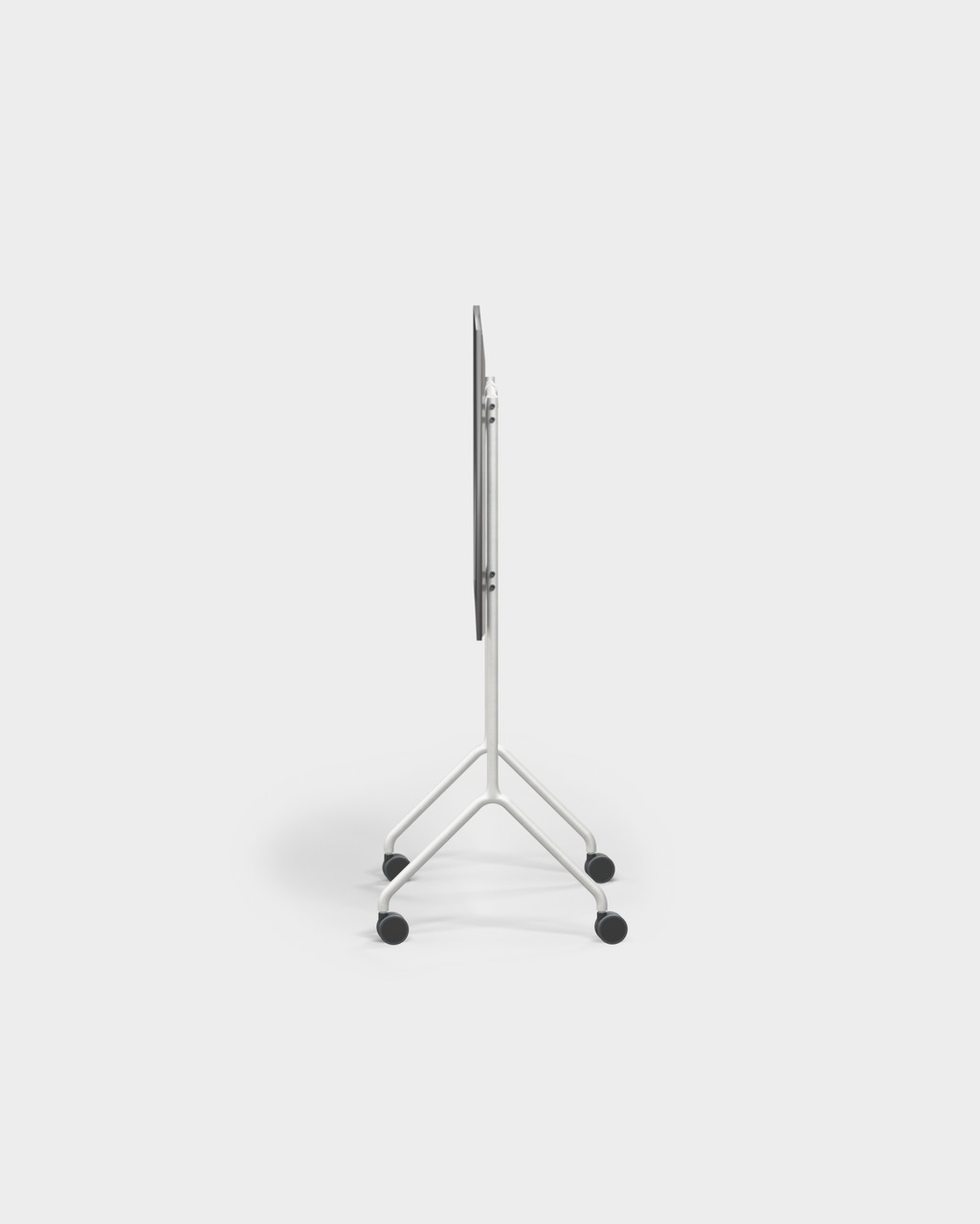 Vista laterale del Moon Light in Cloudy Silver: stand con base a treppiede, ruote piroettanti e piano ribaltato in verticale