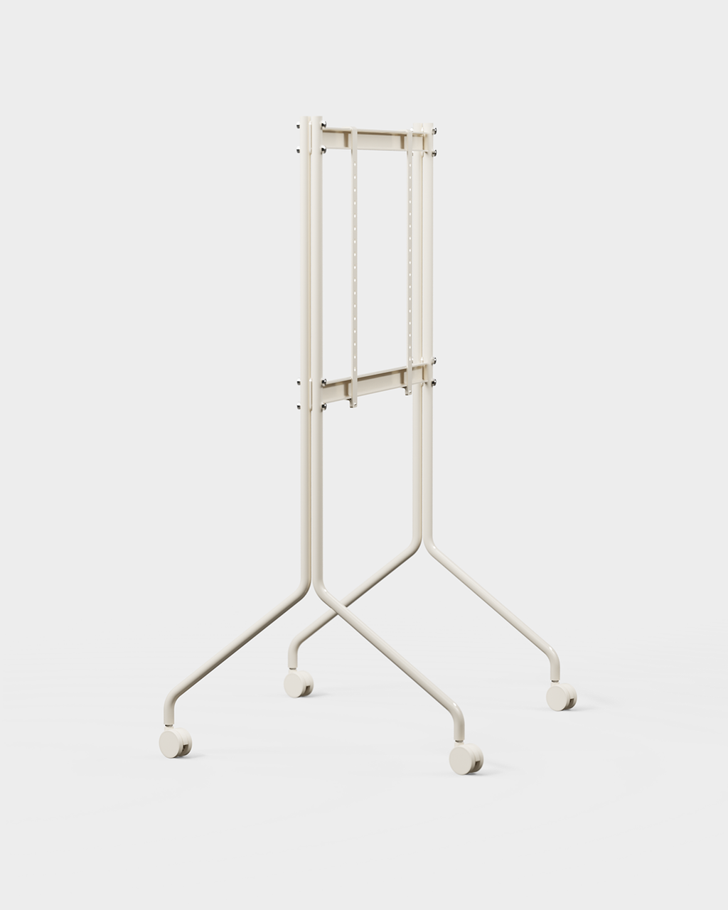 Supporto TV Moon Tall in Pearl su ruote, vista angolata in studio con TV a schermo piatto montata