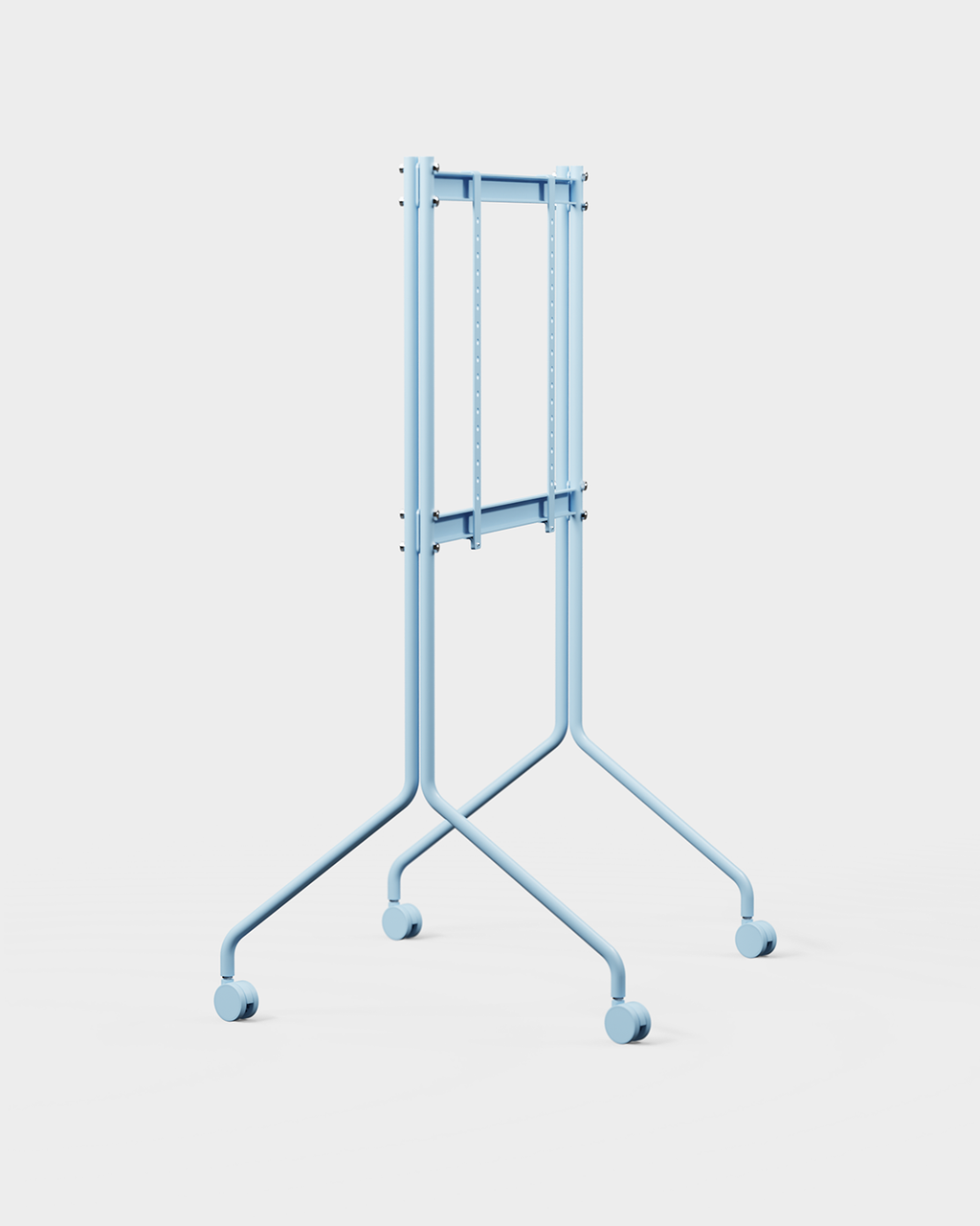 Supporto TV mobile Moon Tall in Powder Blue, vista angolata in studio con schermo piatto montato e ruote piroettanti